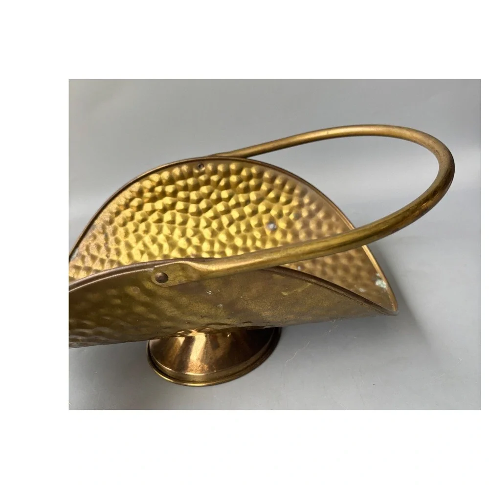 Vtg Hammered Brass Basket Pedestal‎ Scuttle Handle Decorative Bowl Mid Century
